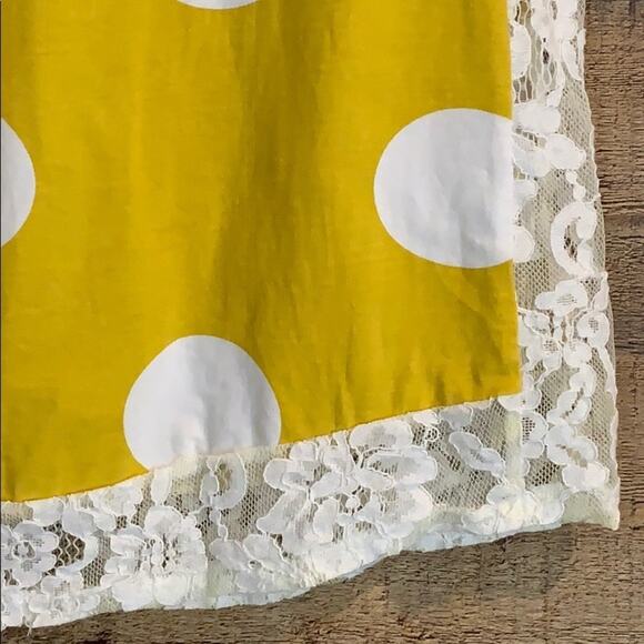 Wonderland by Orange Yellow Short Sleeve Top Lace Trim Polka Dots Size Medium - Picture 3 of 9